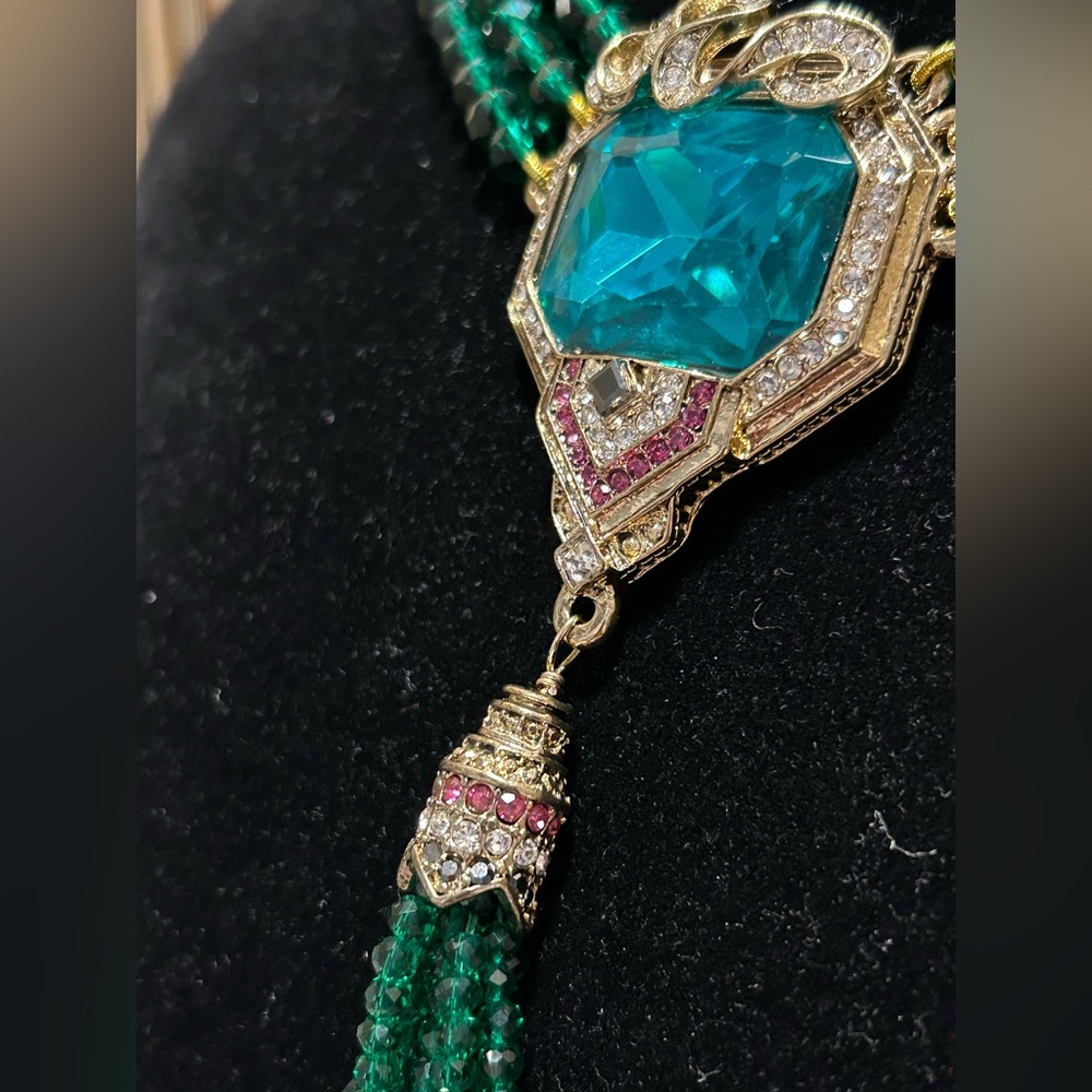 Green beaded statement necklace - Picture 5 of 9
